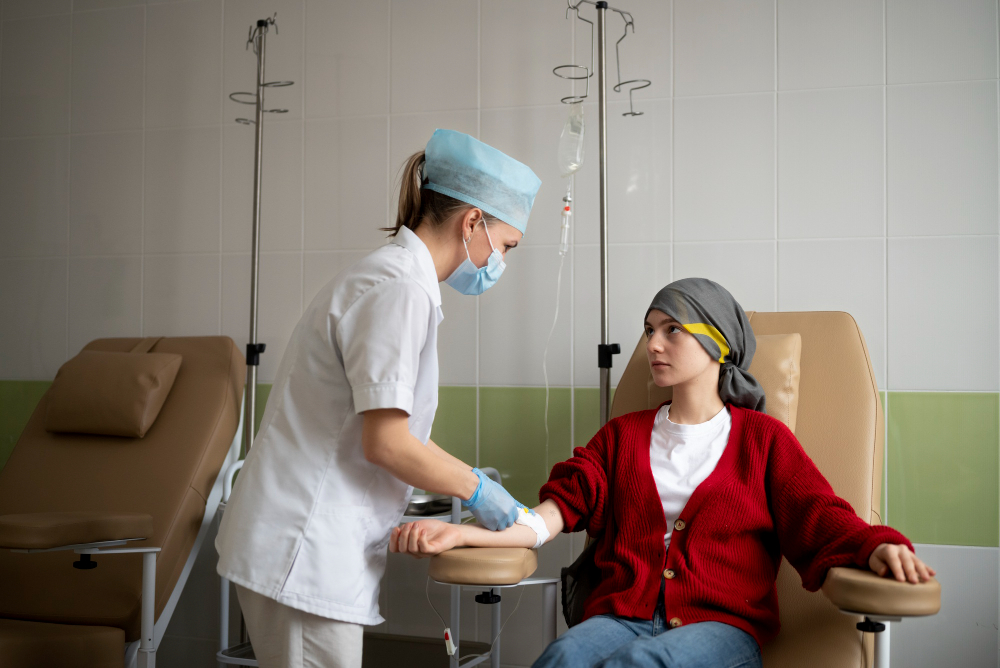 Kemoterapi Nedir? Amaçları, Uygulama Yöntemleri ve Yan Etkileri